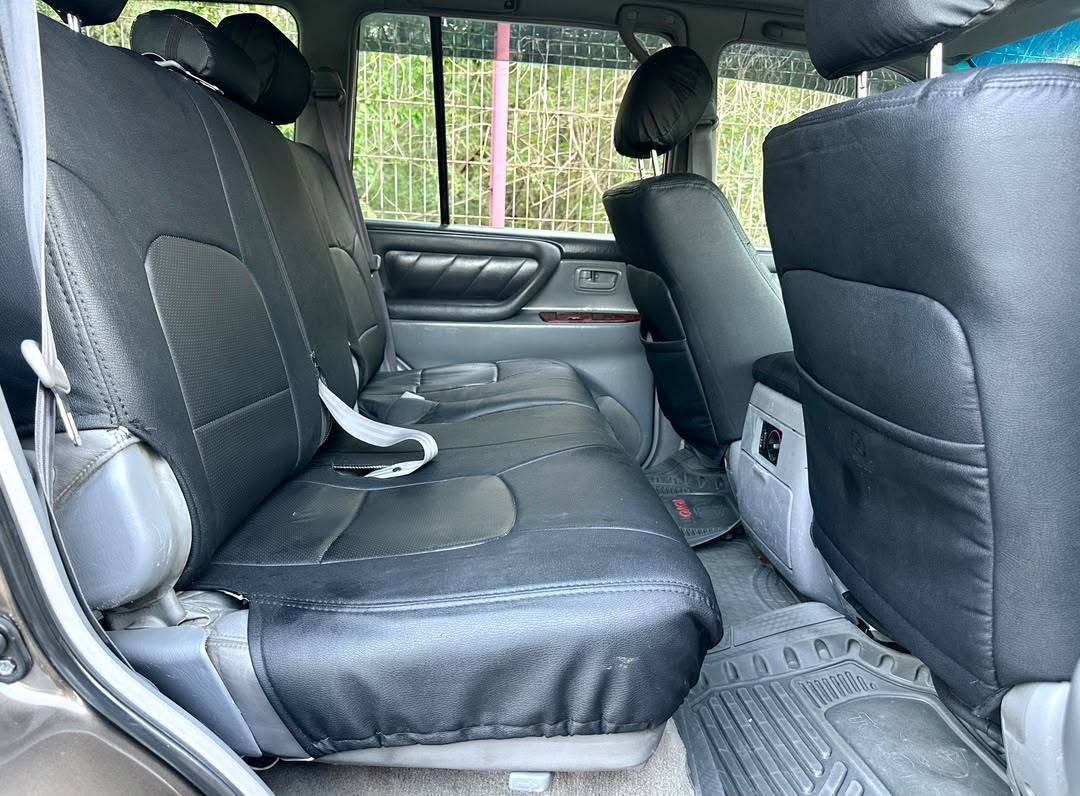 A picture of 2001 TOYOTA LANDCRUISER VX LIMITED AMAZON BQV Make Toyota Model