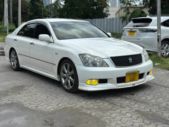 A picture of BEI 16 8 MILION Toyota Crown Athlete EJ Year 2005