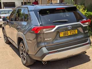 A picture of TOYOTA RAV4 2021