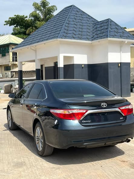 A picture of 2016 TOYOTA CAMRY SE