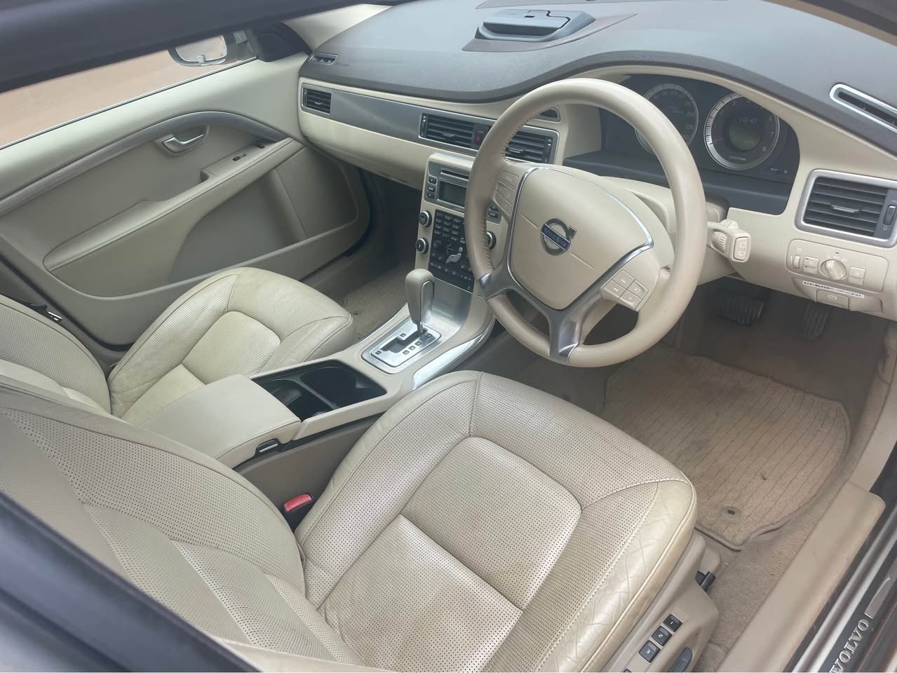 A picture of Volvo v70 for sale