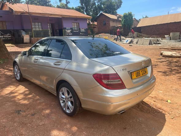 A picture of MERCEDES BENZ C200