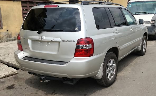 A picture of Distress TOYOTA HIGHLANDER 2005 3ROWS FOREIGN USED