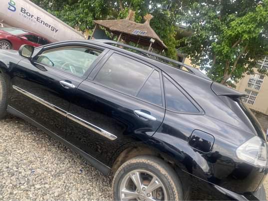 A picture of Lexus rx400h