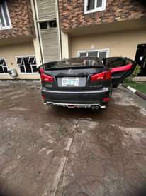 A picture of Lexus is250