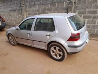 A picture of Golf 4 first body nigeria used ac need gas engin