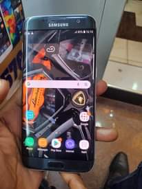 A picture of SAMSUNG GALAXY S9. CLEAN. NO CRACK. NO DOT