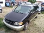 A picture of 2000 model Toyota sienna tokumbo Price 3 8m Location Amuwo