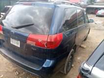 A picture of Toyota Sienna 2006