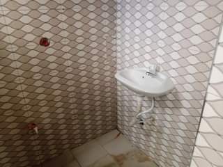 A picture of Nyumba inapagishwa ina chumba kimoja masrta bedroom sitngroom Bei raki