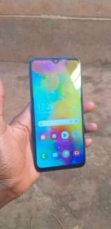 A picture of SAMSUNG GALAXY M20