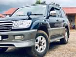A picture of TOYOTA LAND CRUISER V8 90 000 000 NEGOTIABLE 0701057114 0761990442
