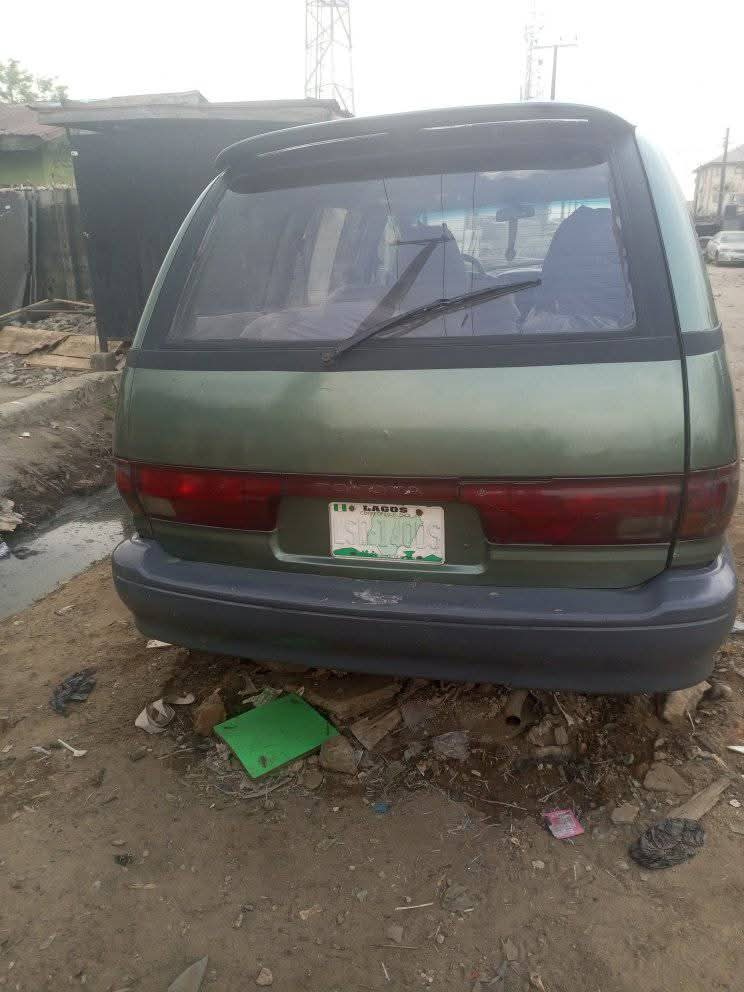 A picture of Toyota previa 02