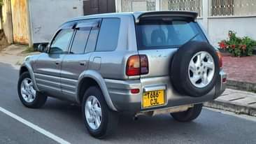 A picture of TOYOTA RAV4 BEI MILIONI 13