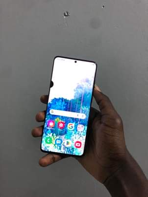 A picture of Samsung Galaxy s20 Plus 