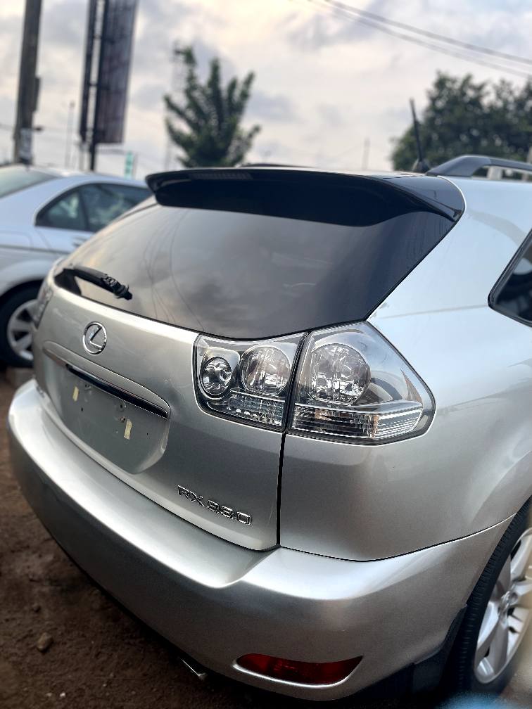 A picture of Lexus Rx330