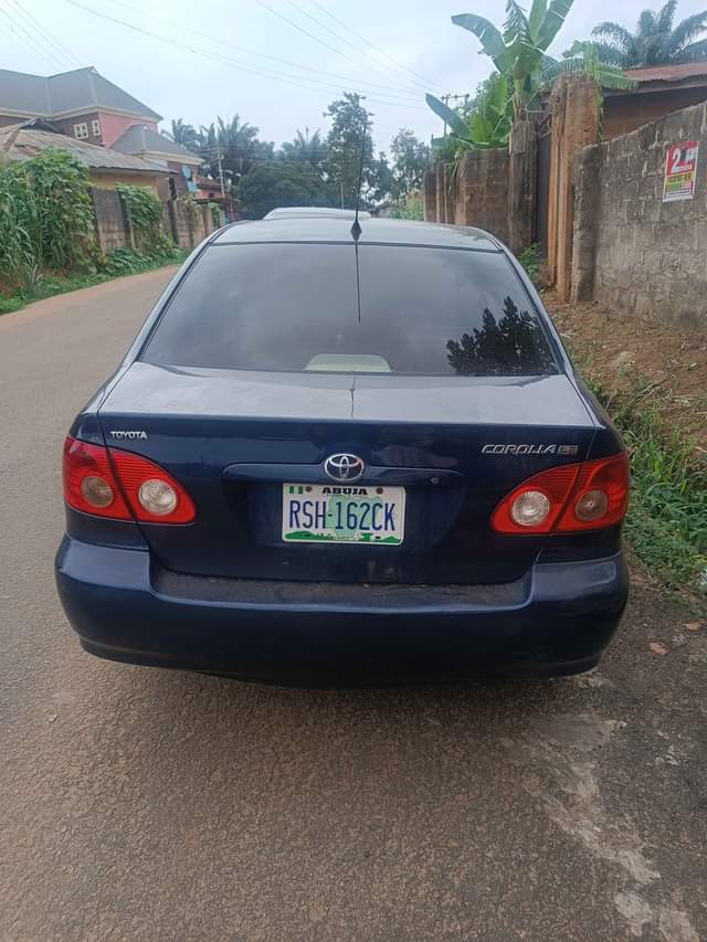 A picture of Toyota Corolla LE 07