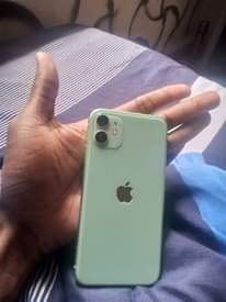 A picture of iPhone 11 128gb no face id