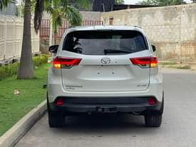 A picture of FOR SALE FOREIGN USED 2018 HIGHLANDER SE WITH FULL DUTY