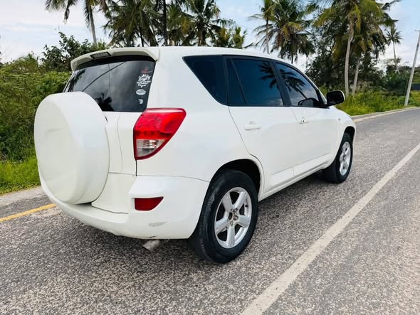 A picture of TOYOTA RAV4 MISS TZ KALI SANA 0684528146 au 0764030794