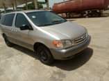 A picture of Toyota Sienna 2001 model for sale Clean body and interior