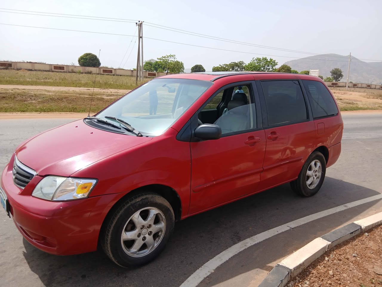 A picture of Mazda MPV 2002