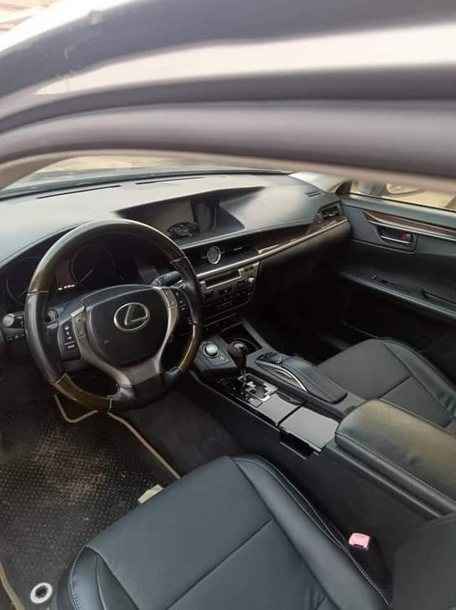 A picture of DISTRESS SALE FOREIGN USED LEXUS ES350 2014 PRICE 18 000