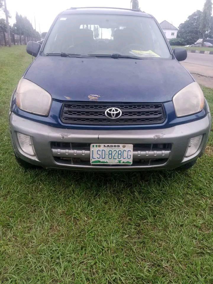 A picture of 2004 Toyota Rav4