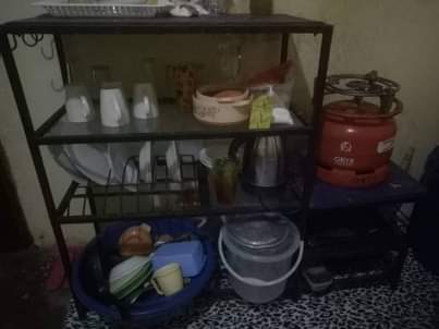 A picture of Sofa bed na stend ya vyombo
