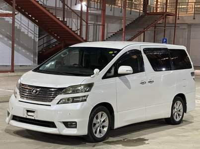 A picture of TOYOTA VELLFIRE 