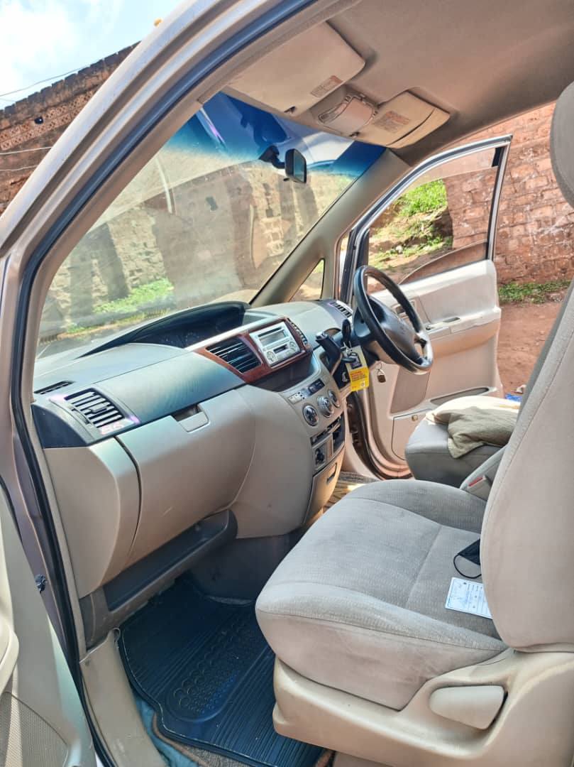 A picture of Noah 7 seater van