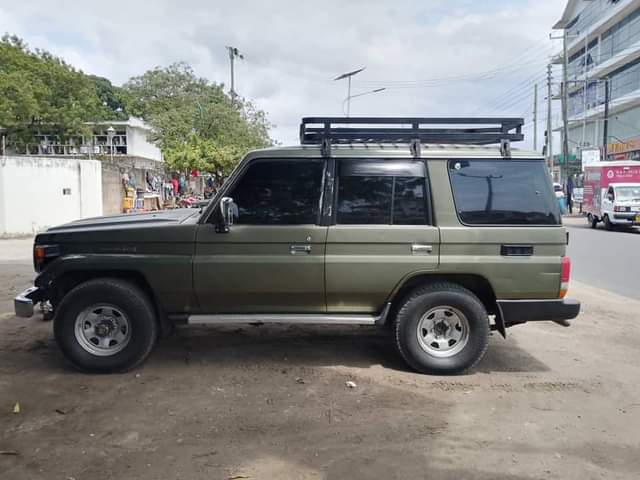 A picture of Land Cruiser LX nzuri sana Only 32M chap Namba BLP