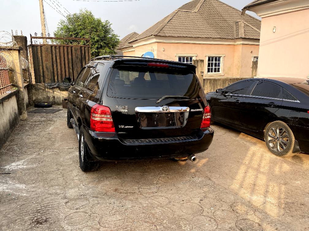 A picture of TOYOTA HIGHLANDER 2003