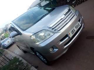 A picture of 2003 Toyota Noah