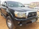 A picture of Toyota Tacoma 06 model double cabin automatic transmission in a