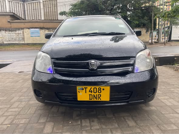 A picture of TOYOTA IST BLACK COLOUR YEAR 2004 FULL AC GARI HAINA