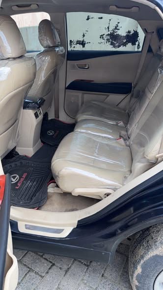 A picture of Lexus 350