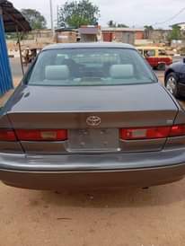 A picture of 2000 Toyota Camry Pencil light