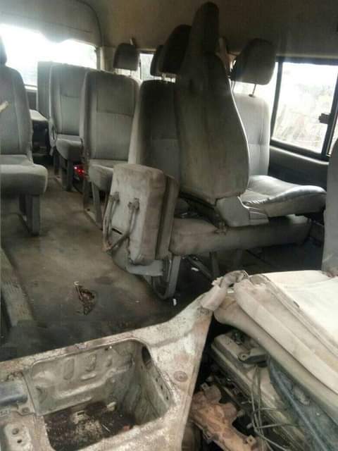 A picture of 2005 Toyota Hiase 2 7