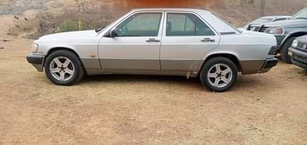 A picture of Mercedes Benz 190E