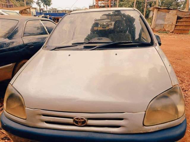 A picture of 2000 Toyota Toyota Raum 0702057335