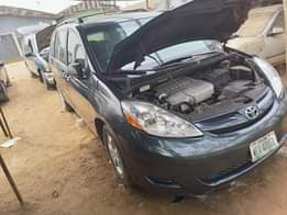 A picture of Sienna 2007 model toks standard location Owerri dealer market first
