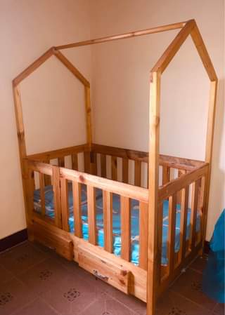 A picture of HOUSEHOLD ITEMS FOR SALE