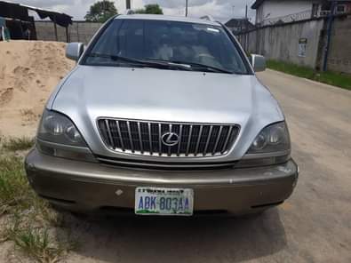 A picture of SUPER CLEAN LEXUS RX300 Perfect engine Perfect gear selection AC