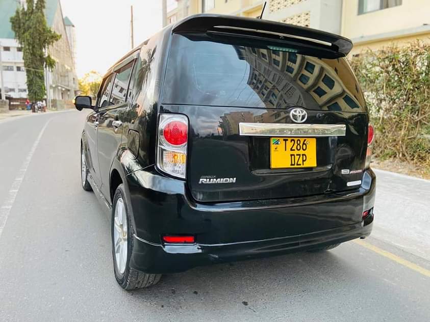 A picture of Toyota Rumion