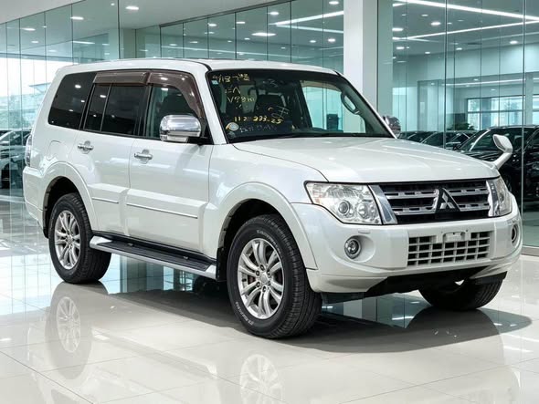 A picture of MITSUBISHI PAJERO LONG GR EXCEED SHOGUN Price 70mln Reg Make