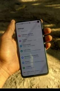 A picture of Samsung S10e