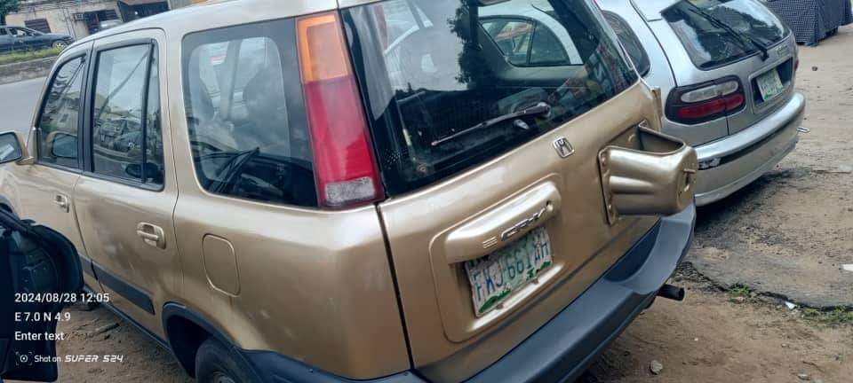 A picture of Very sweet Honda Crv Everything is super sound Only Ac
