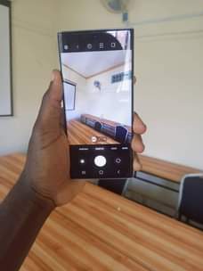 A picture of note 10 plus