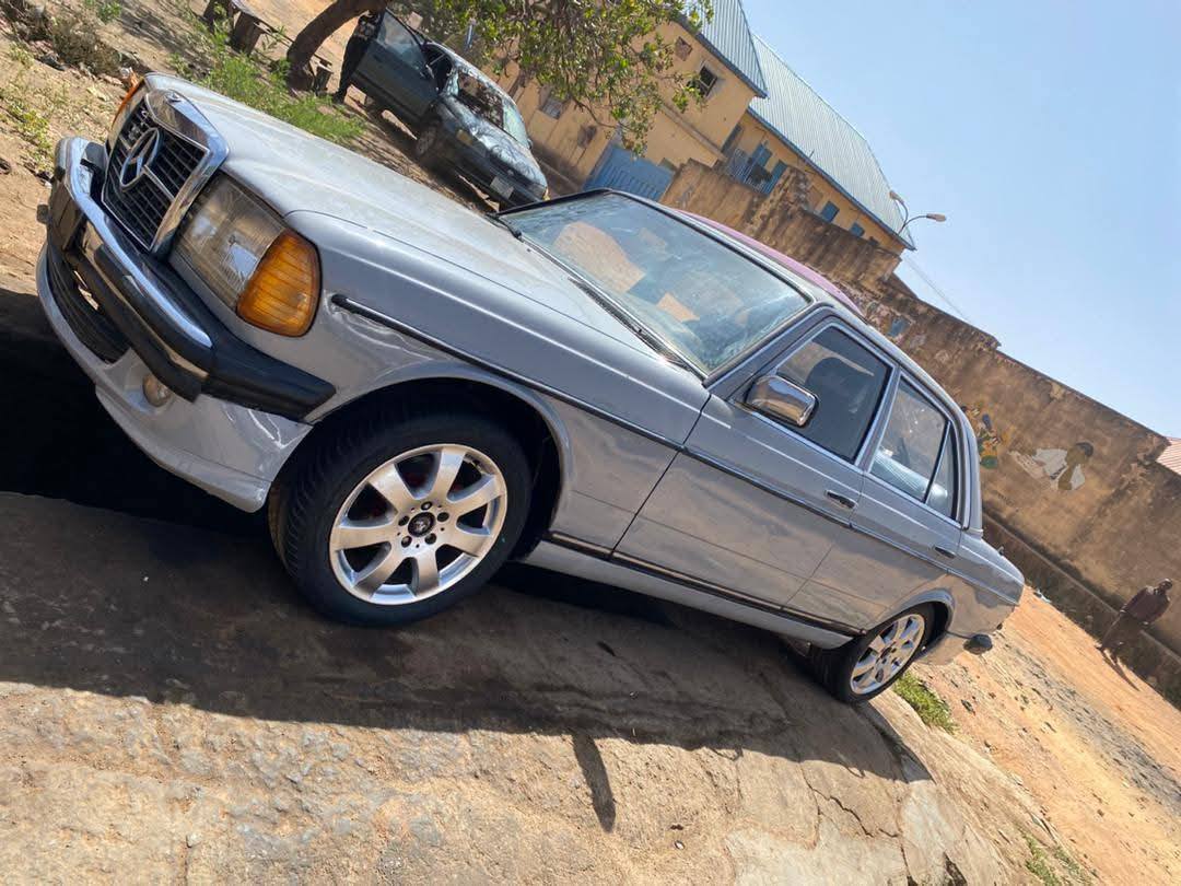 A picture of MERCEDES BENZ C200 REGULAR MANUAL TRANSMISSION